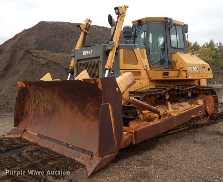 image for item JS9521 2004 John Deere 1050C  dozer