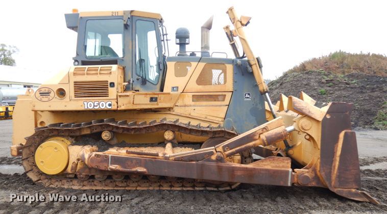 image for item JS9521 2004 John Deere 1050C  dozer