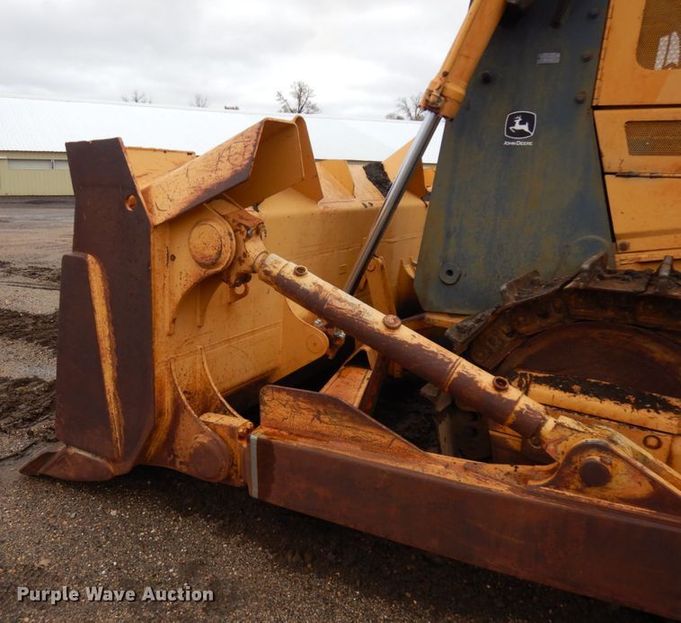 image for item JS9521 2004 John Deere 1050C  dozer