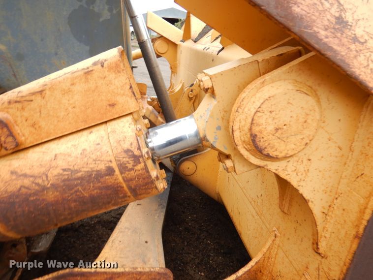 image for item JS9521 2004 John Deere 1050C  dozer