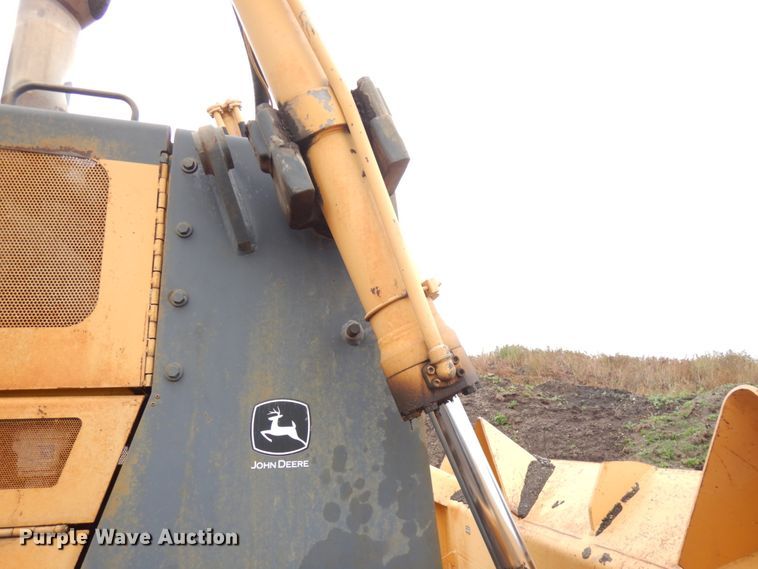 image for item JS9521 2004 John Deere 1050C  dozer