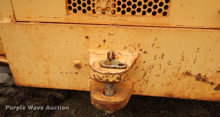 image for item JS9521 2004 John Deere 1050C  dozer