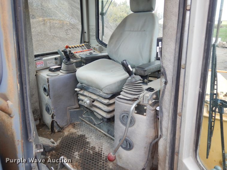 image for item JS9521 2004 John Deere 1050C  dozer