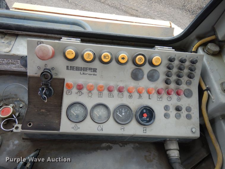 image for item JS9521 2004 John Deere 1050C  dozer