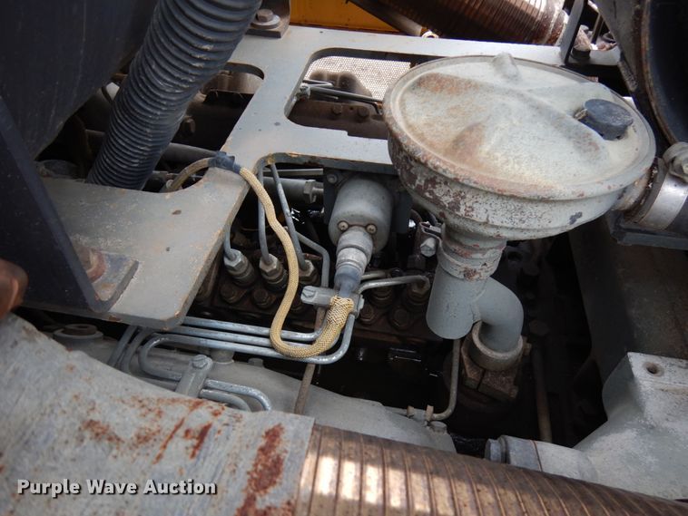 image for item JS9521 2004 John Deere 1050C  dozer