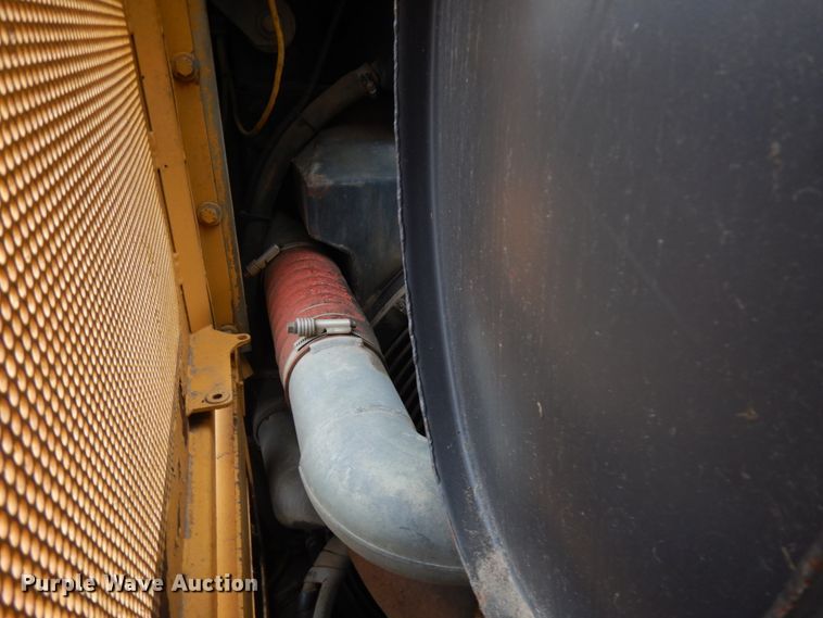 image for item JS9521 2004 John Deere 1050C  dozer