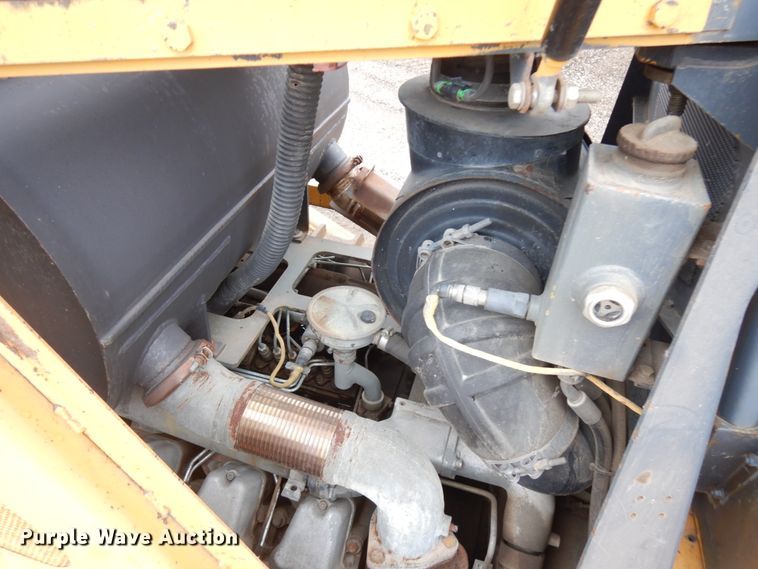 image for item JS9521 2004 John Deere 1050C  dozer