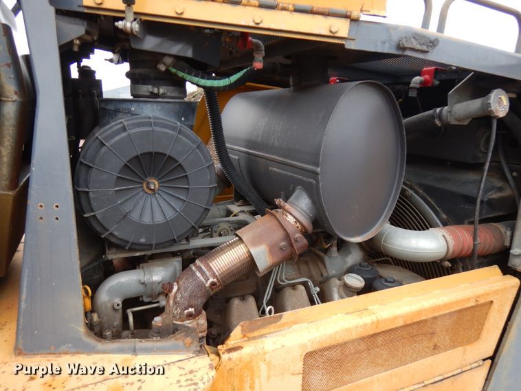 image for item JS9521 2004 John Deere 1050C  dozer