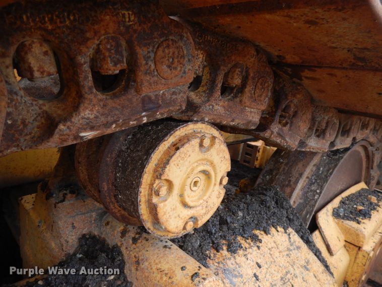 image for item JS9521 2004 John Deere 1050C  dozer