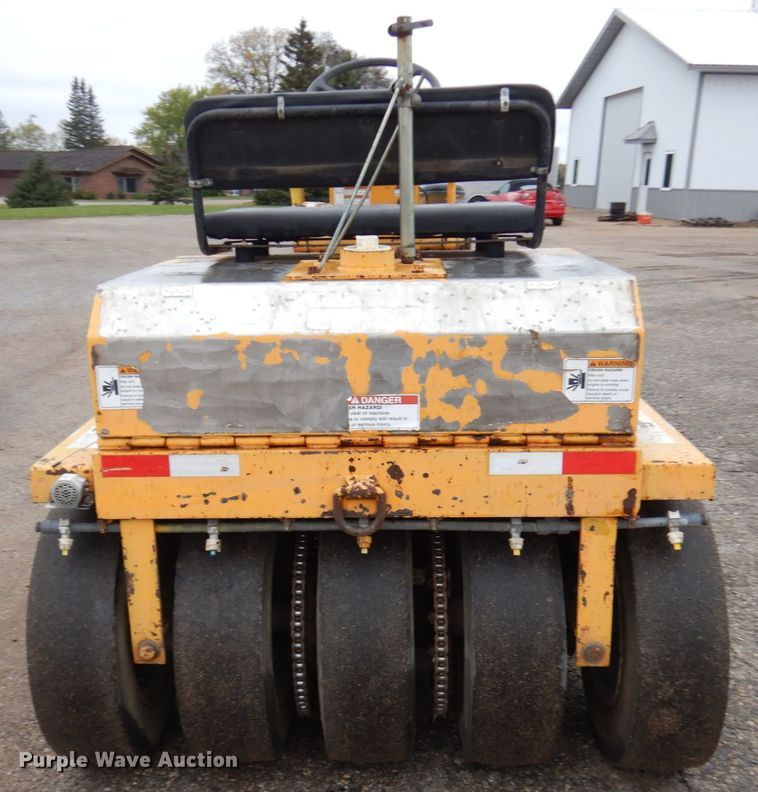 image for item JS9523 LeeBoy 420  pneumatic roller