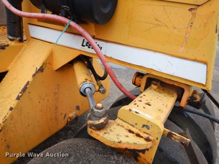 image for item JS9523 LeeBoy 420  pneumatic roller