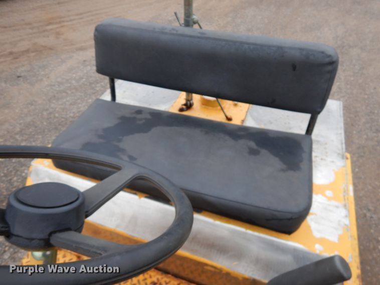 image for item JS9523 LeeBoy 420  pneumatic roller