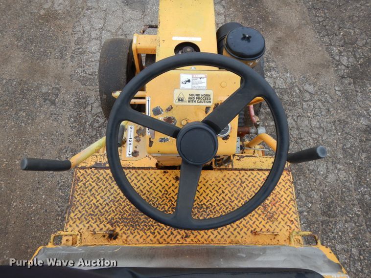 image for item JS9523 LeeBoy 420  pneumatic roller