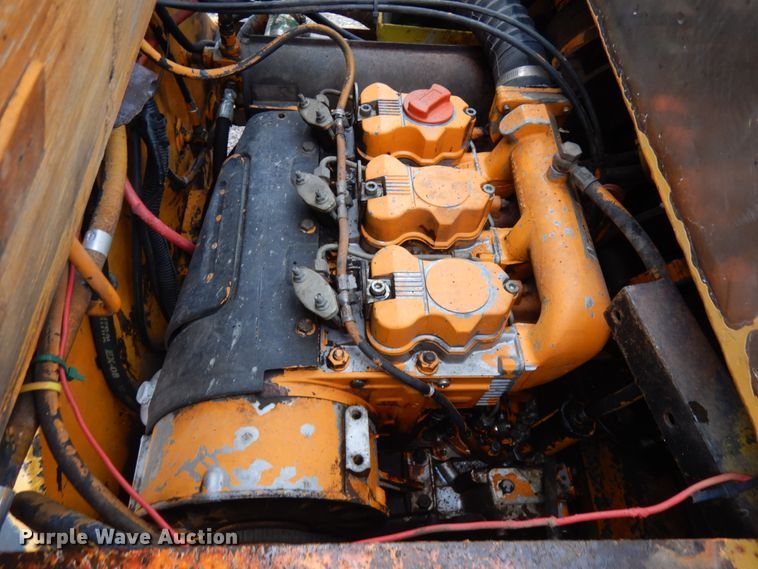 image for item JS9523 LeeBoy 420  pneumatic roller