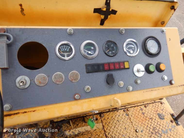 image for item JS9525 1990 Bomag BW12R  pneumatic roller