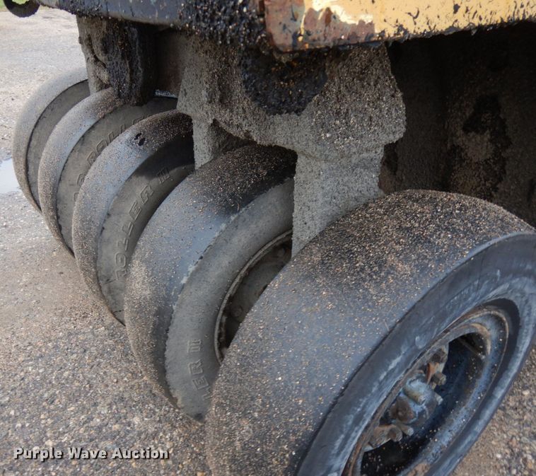 image for item JS9525 1990 Bomag BW12R  pneumatic roller