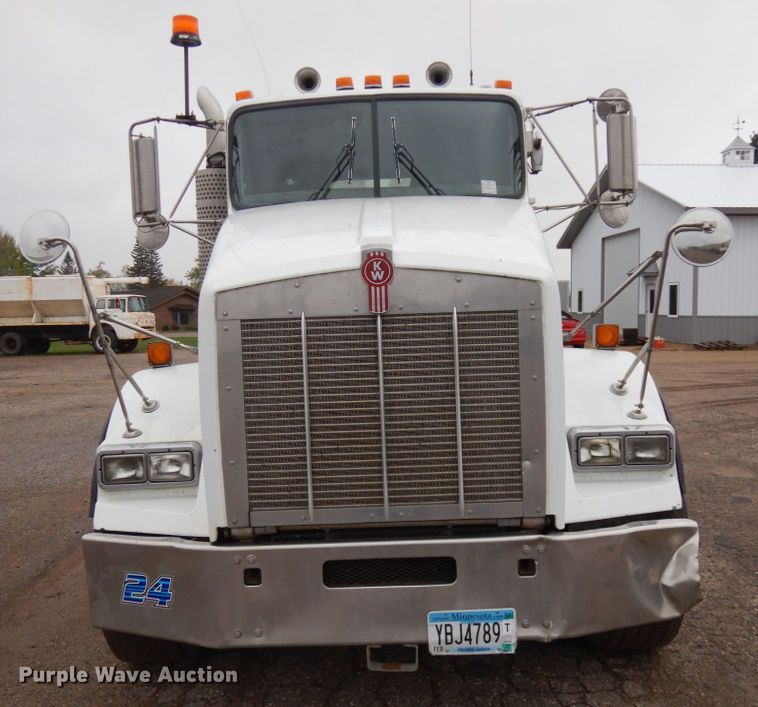 image for item JS9527 2004 Kenworth T800  dump truck