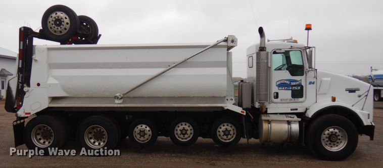 image for item JS9527 2004 Kenworth T800  dump truck