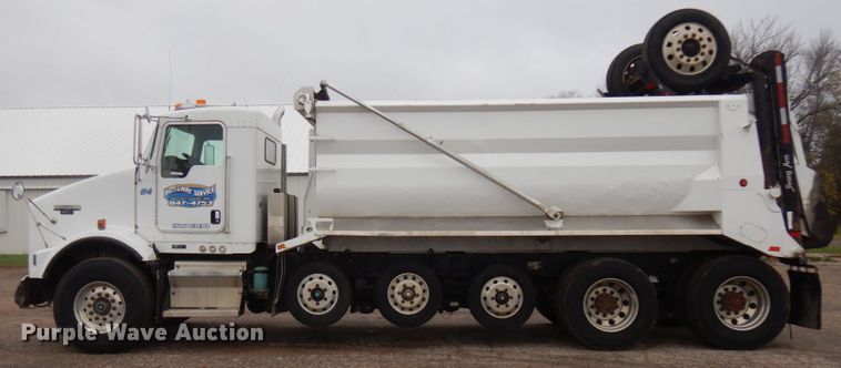 image for item JS9527 2004 Kenworth T800  dump truck