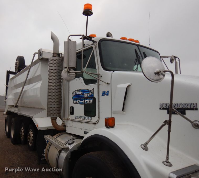 image for item JS9527 2004 Kenworth T800  dump truck