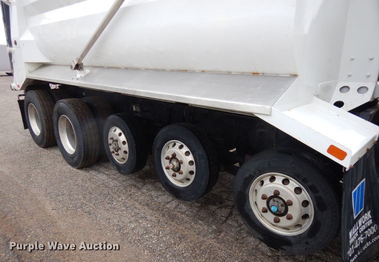 image for item JS9527 2004 Kenworth T800  dump truck