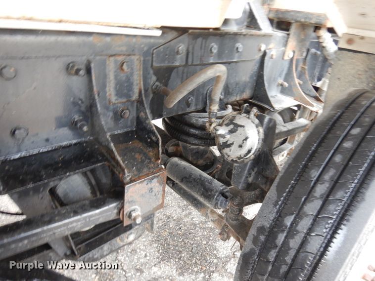 image for item JS9527 2004 Kenworth T800  dump truck