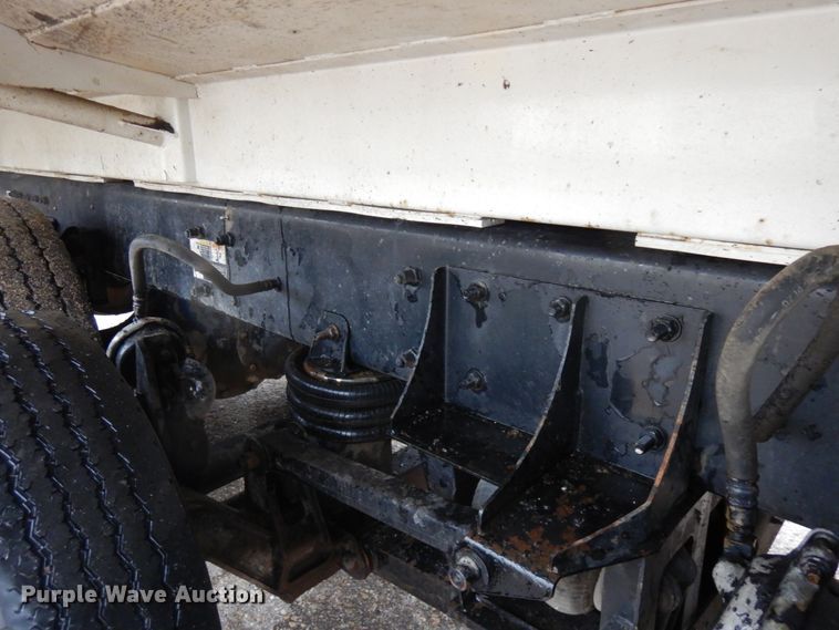 image for item JS9527 2004 Kenworth T800  dump truck