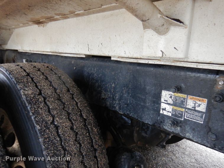 image for item JS9527 2004 Kenworth T800  dump truck