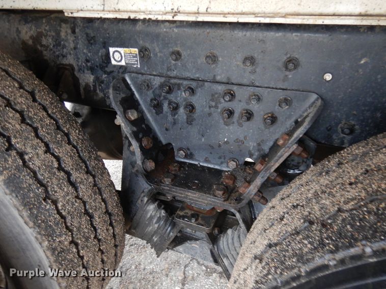 image for item JS9527 2004 Kenworth T800  dump truck