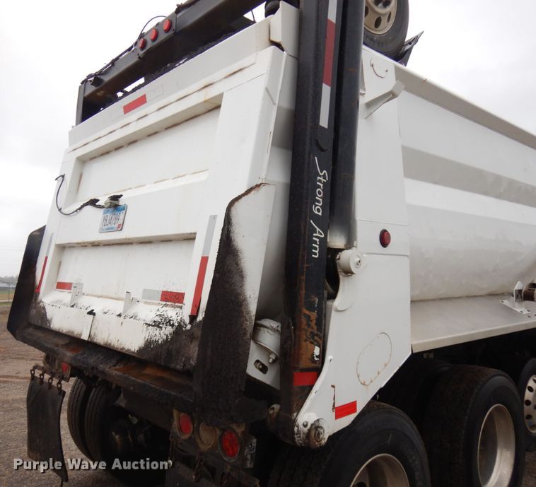 image for item JS9527 2004 Kenworth T800  dump truck