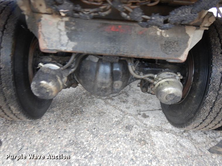 image for item JS9527 2004 Kenworth T800  dump truck