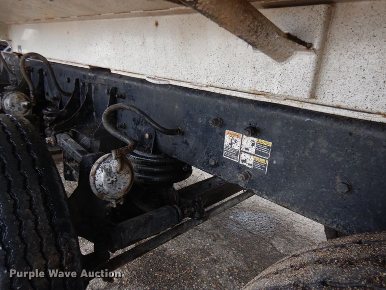 image for item JS9527 2004 Kenworth T800  dump truck
