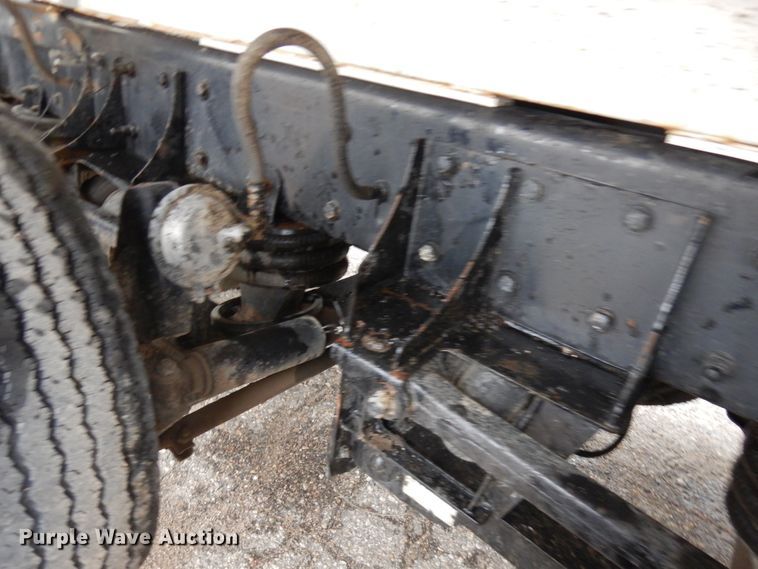 image for item JS9527 2004 Kenworth T800  dump truck