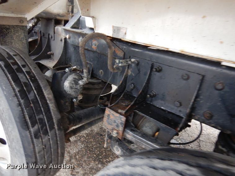 image for item JS9527 2004 Kenworth T800  dump truck