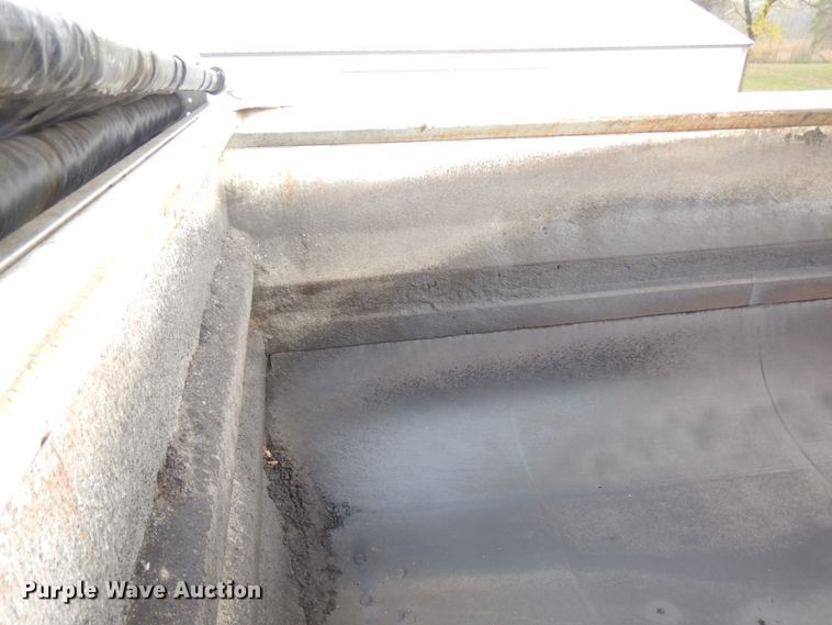 image for item JS9527 2004 Kenworth T800  dump truck