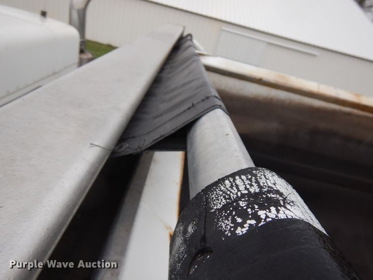 image for item JS9527 2004 Kenworth T800  dump truck