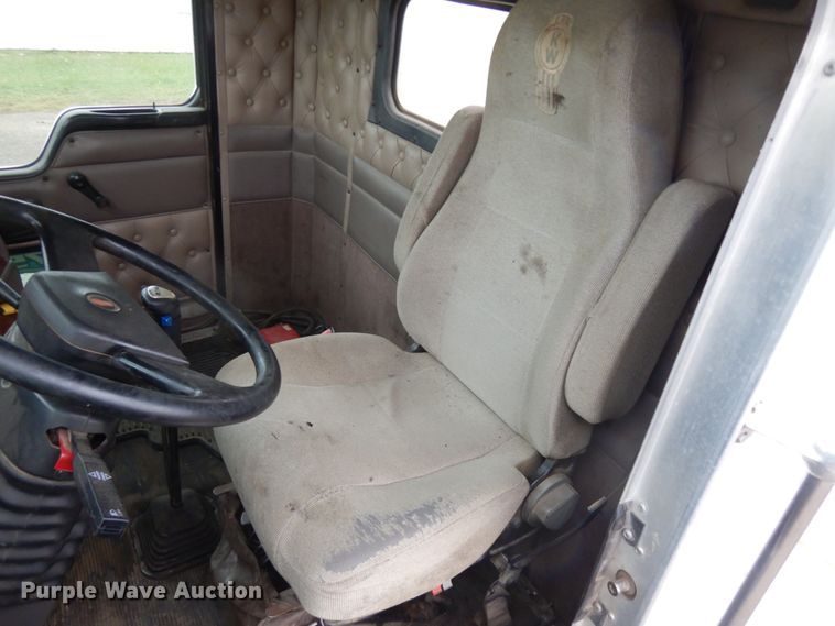 image for item JS9527 2004 Kenworth T800  dump truck