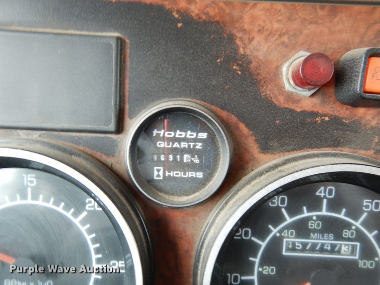 image for item JS9527 2004 Kenworth T800  dump truck