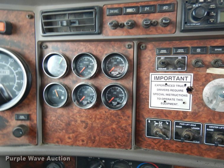 image for item JS9527 2004 Kenworth T800  dump truck