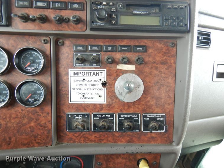 image for item JS9527 2004 Kenworth T800  dump truck