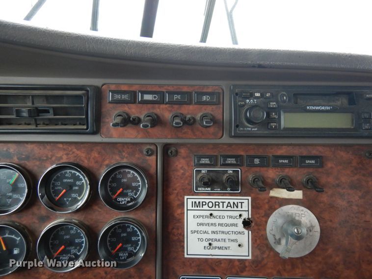 image for item JS9527 2004 Kenworth T800  dump truck