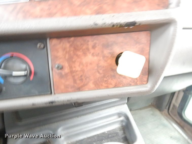 image for item JS9527 2004 Kenworth T800  dump truck