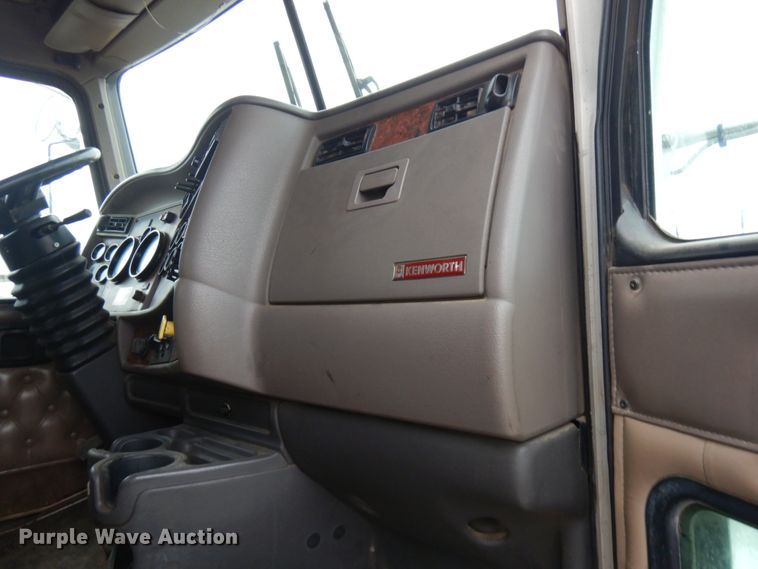 image for item JS9527 2004 Kenworth T800  dump truck