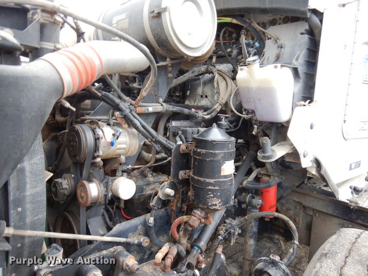 image for item JS9527 2004 Kenworth T800  dump truck