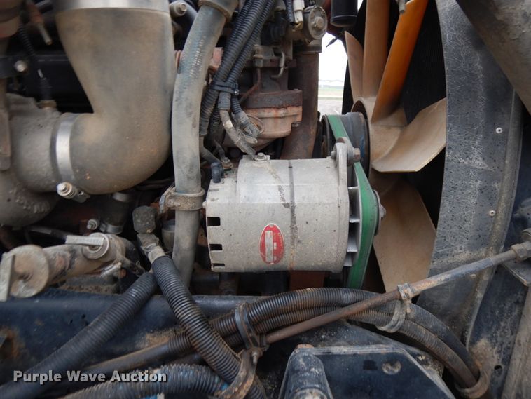 image for item JS9527 2004 Kenworth T800  dump truck