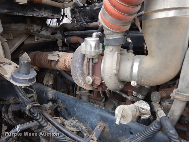 image for item JS9527 2004 Kenworth T800  dump truck