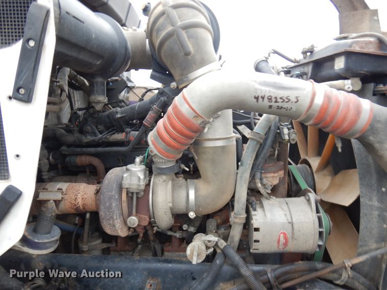 image for item JS9527 2004 Kenworth T800  dump truck