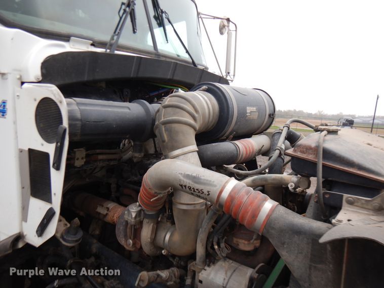 image for item JS9527 2004 Kenworth T800  dump truck