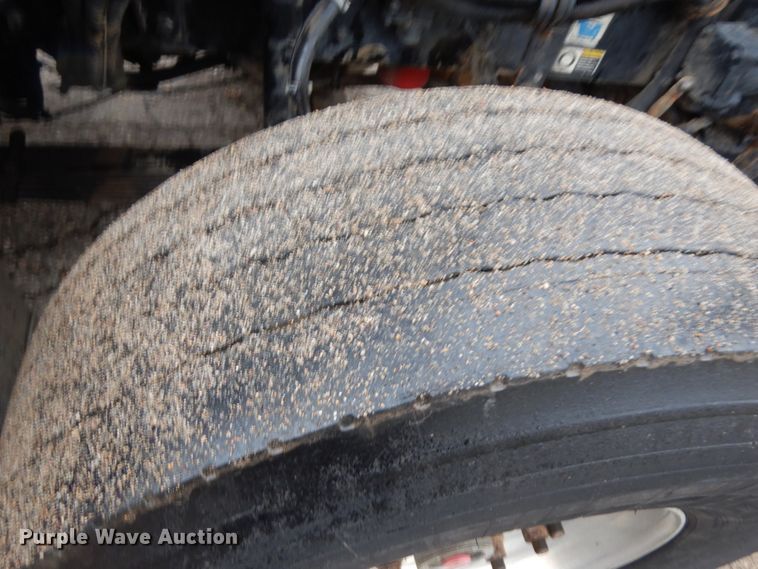 image for item JS9527 2004 Kenworth T800  dump truck