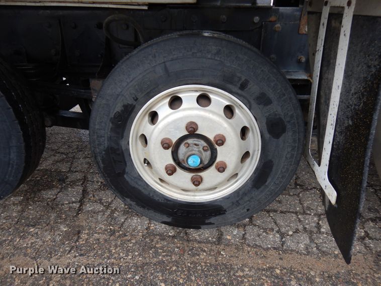 image for item JS9527 2004 Kenworth T800  dump truck